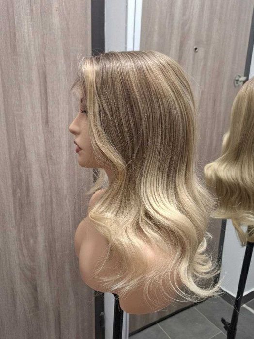 Kręcona peruka blond ombre na koronkowej siatce Lace Front Wig