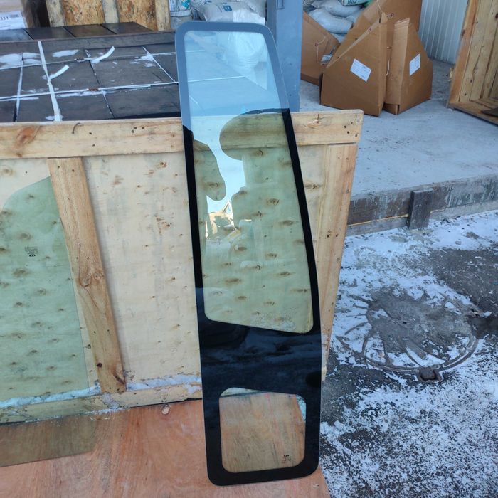 Скло кабіни Стекло на Daewoo Novus SE Деу Новус