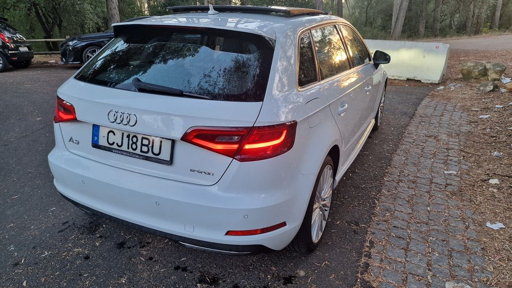 Audi A3 e-tron S-line muitos extras e estimado