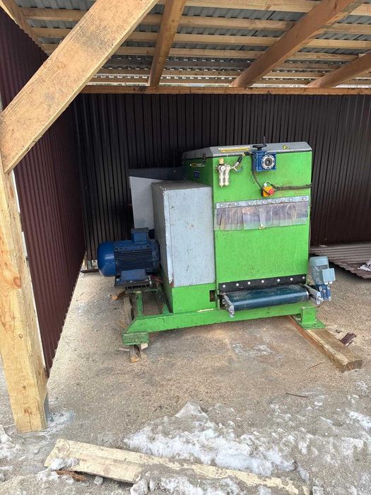 Obrzynarka do desek i łat ze stołami – 32 kW, podajniki przód/tył