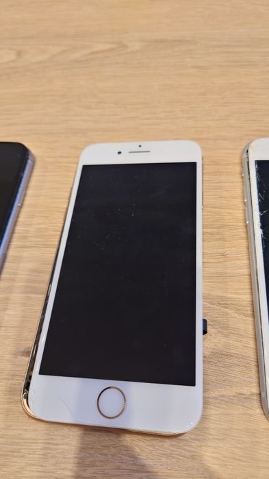 4 telefony Apple iPhone uszkodzone - do naprawy / na części