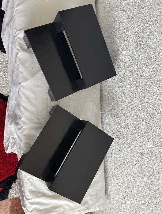 Conjunto de 2 prateleiras de madeira com design moderno