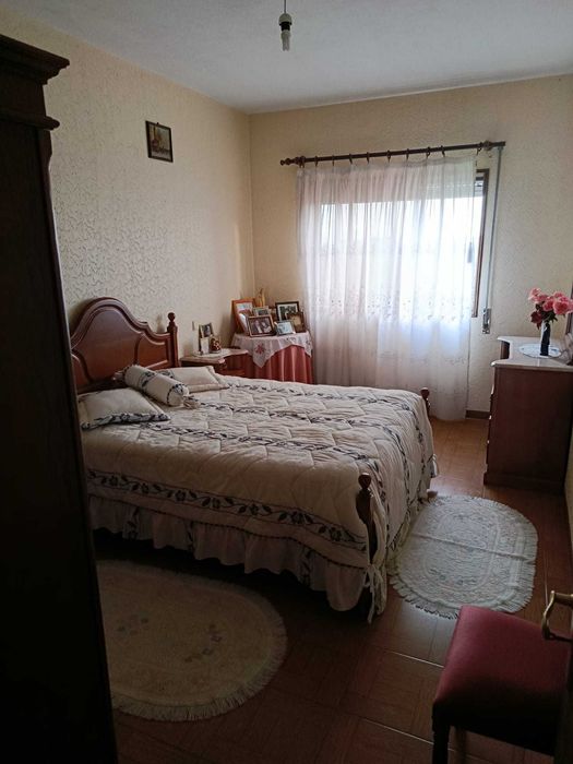 Moradia com terreno urbano, com excelentes acessibilidades