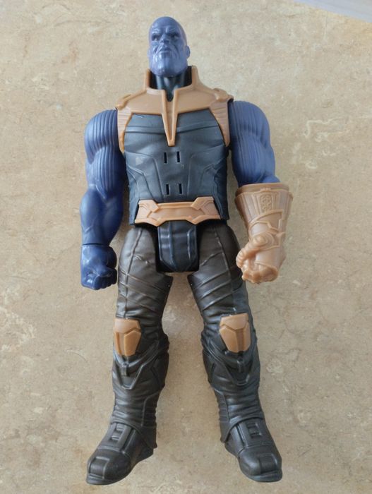 Іграшка Танос.      .