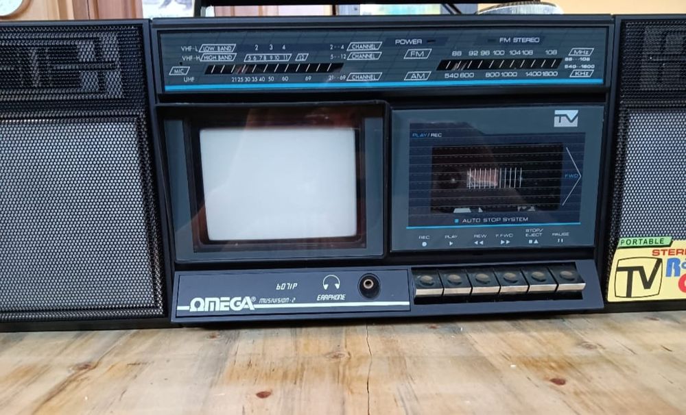 Omega TV rádio e leitor de cassetes