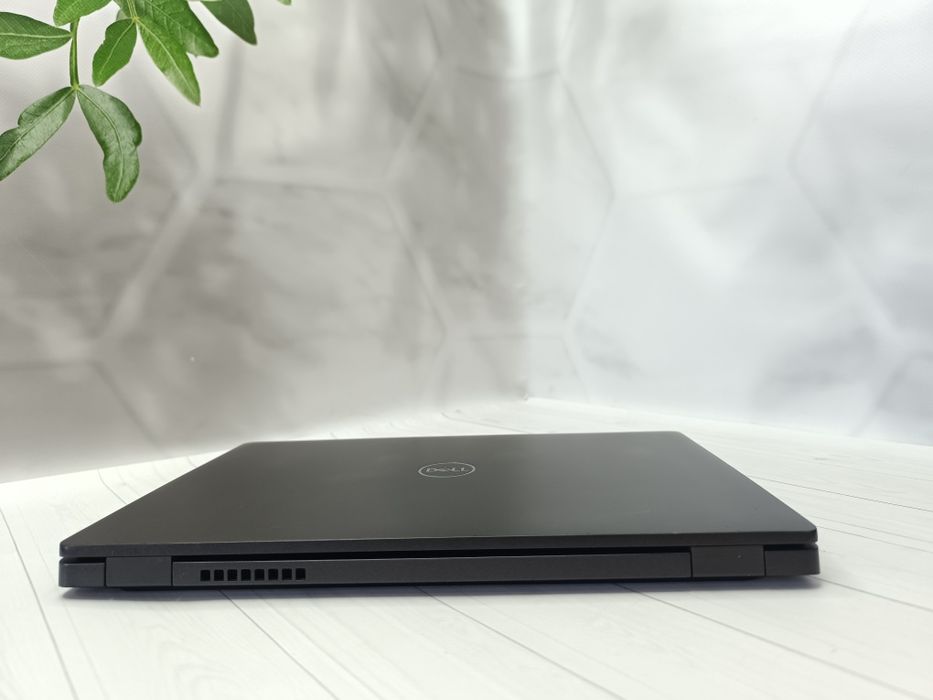 Ноутбук Dell Latitude 5300 i5-8265U/8GB/256 GB/13.3 " Full HD IPS