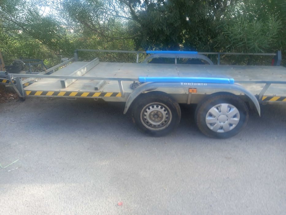 Serviços de  transporte de viaturas