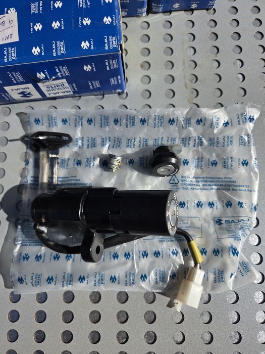 Комплект замків 3 в 1 Bajaj Boxer 125-150 PF232601