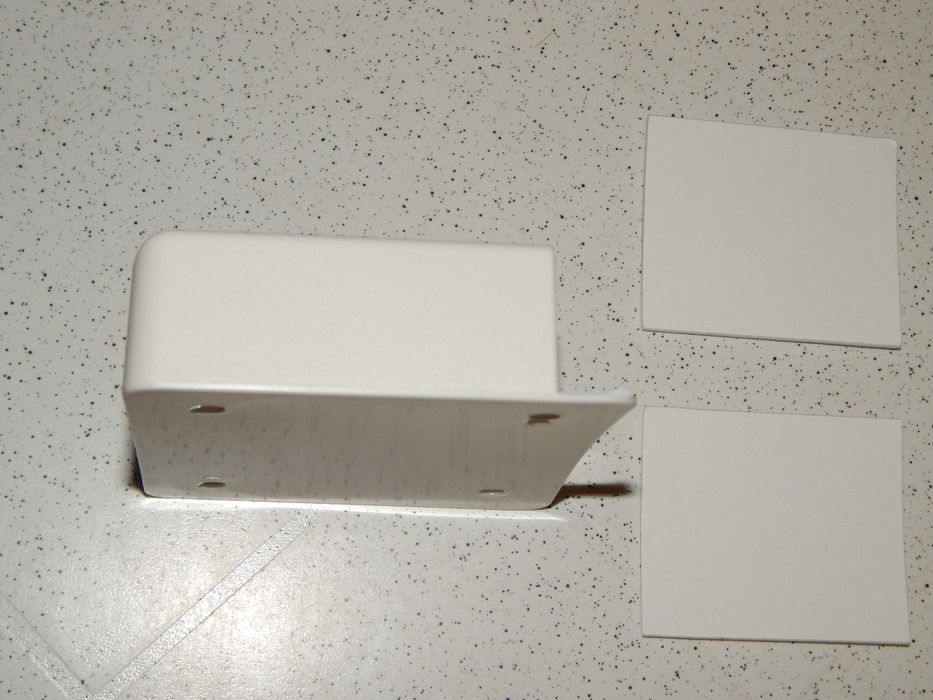 Держатель на стену кронштейн двойное крепление 9,5 * 8,5 см белый