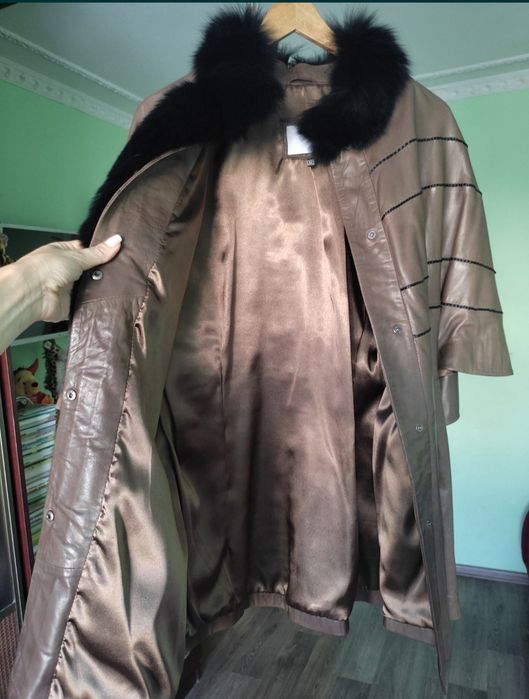 Нова  шкіряна куртка