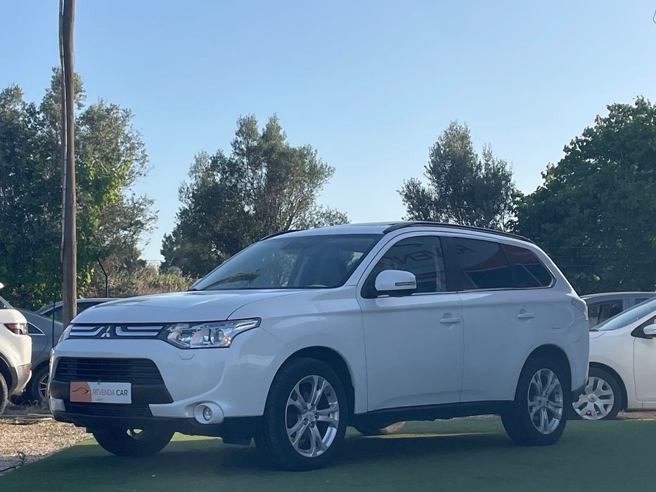 Mitsubishi Outlander 2.2 DI-D Instyle Navi AT 4WD