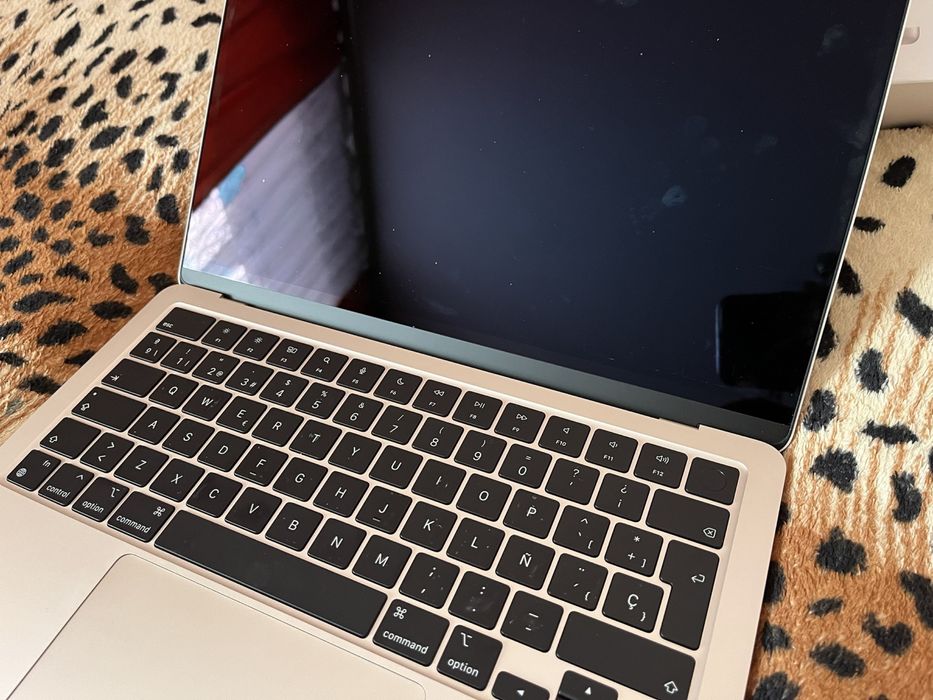 ноутбук Apple MacBook Air 13.6" (модель A2681)