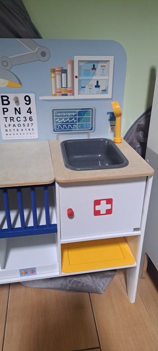 Weterynarz klinika lekarz zabawka drewniana playtive