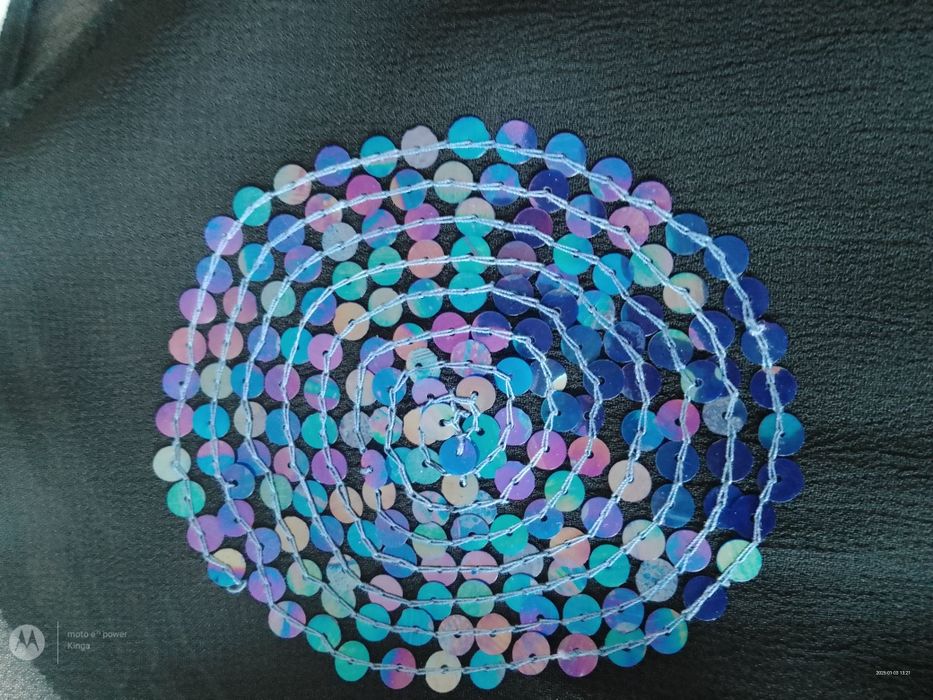 Bluzka z cekinami delikatny materiał