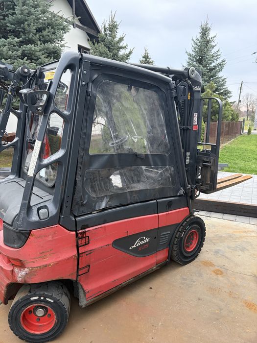 Wozek widłowy Linde E25
