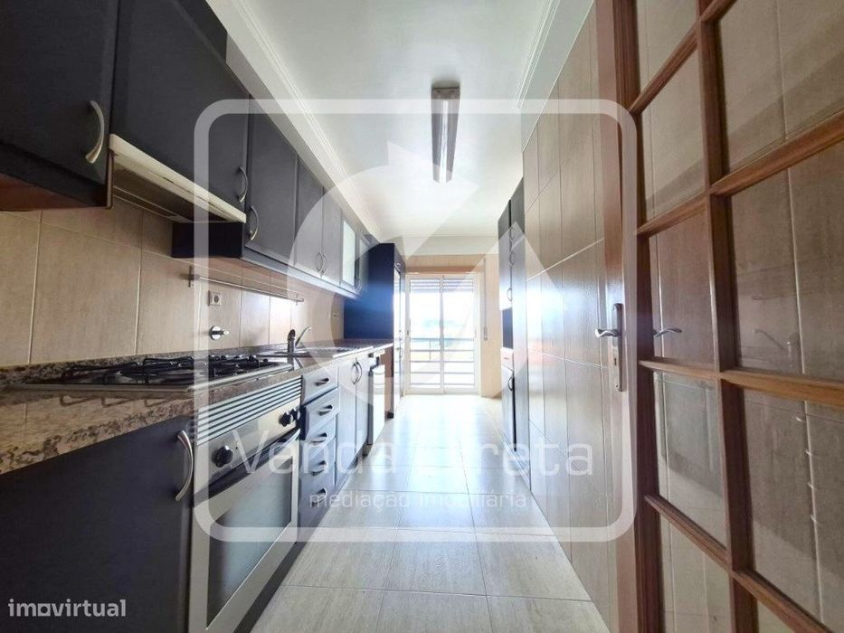 Apartamento T2 com excelentes áreas, elevador e luz natural - Feijó... — Laranjeiro E Feijó, Setúbal