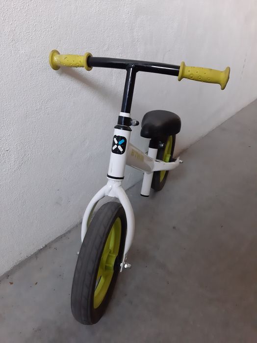Bicicleta de equilíbrio sem pedais