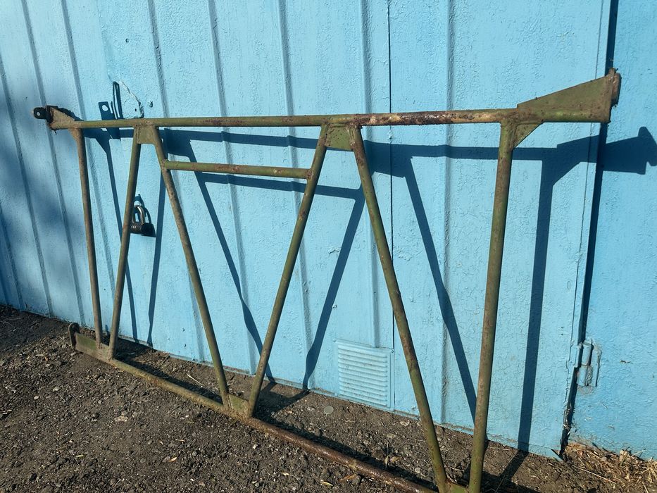 Оградка забор железный