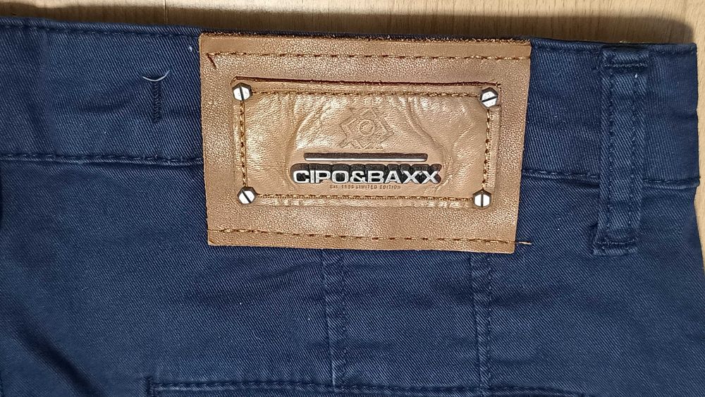 Męskie krótkie spodnie CIPO&BAXX r.M(W30) stan bardzo dobry