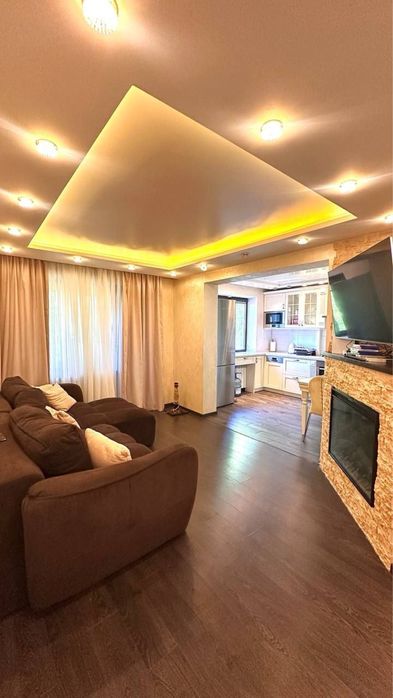 Продам 4-х комнатную квартиру левый берег Богомаза 188г