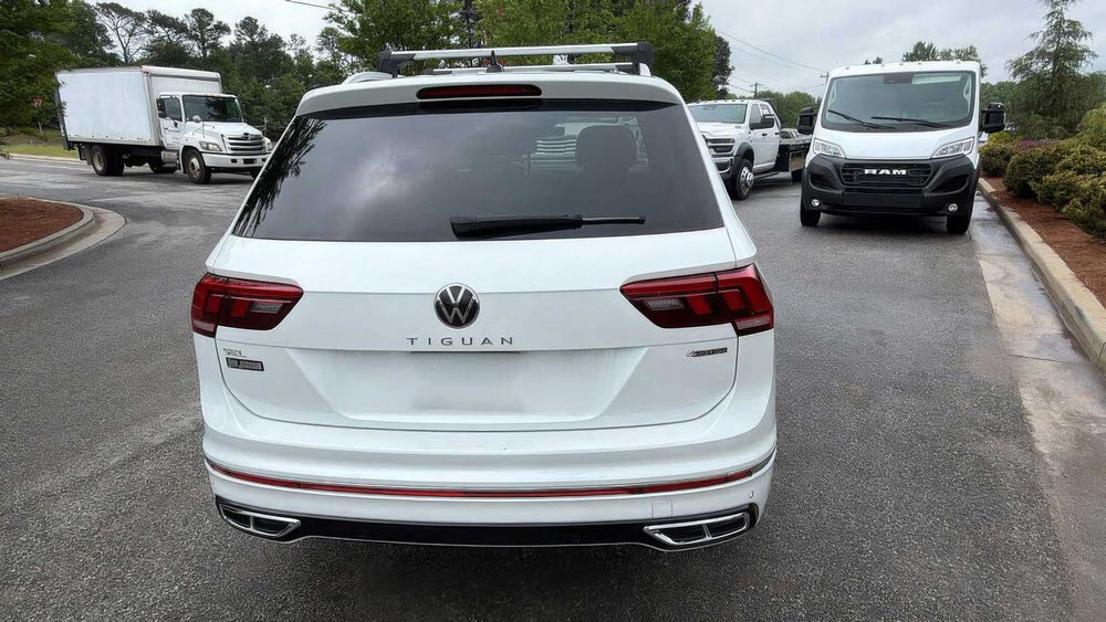 Volkswagen Tiguan SEL R-Line 4Motion      2024