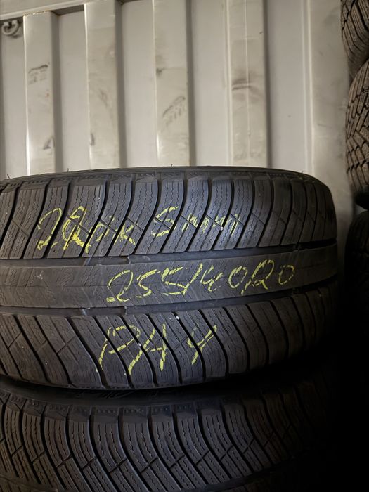 255/40/20 Michelin PA4