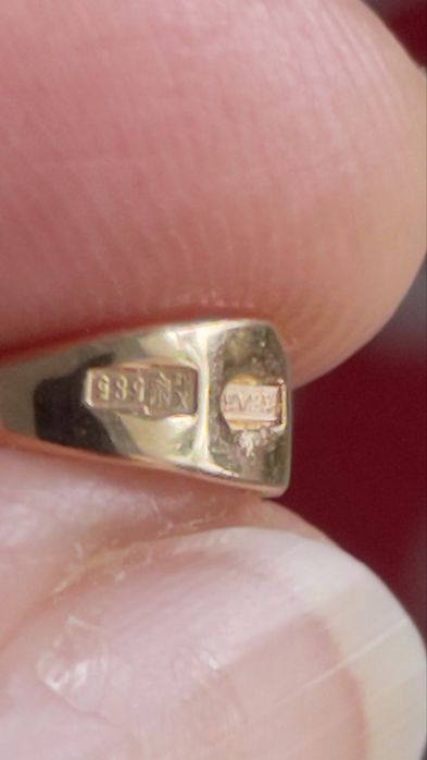 Oryginalny wisiorek z złota 585° z naturalnymi szafirami 0,15ct.