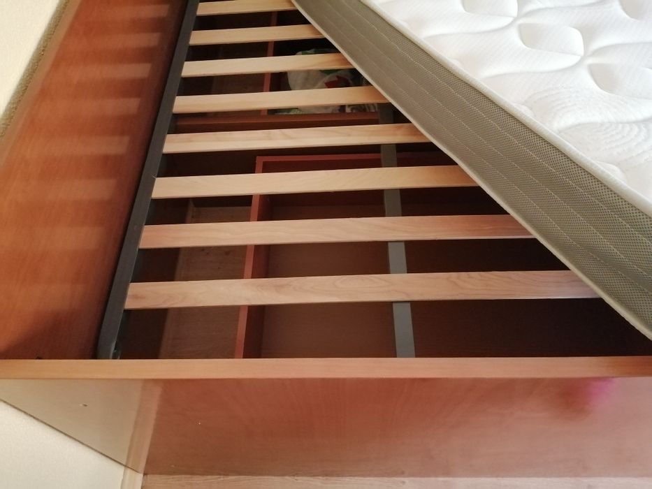Cama individual com gavetões