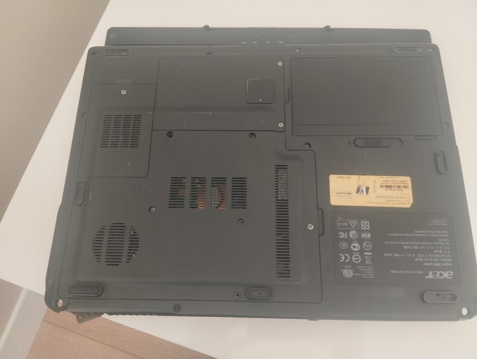 Продам ноутбук Acer на запчастини
