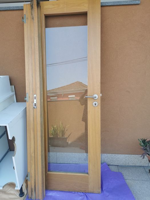 Porta em madeira com vidro
