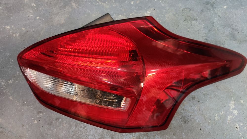 Задний правый стоп Ford Focus 3