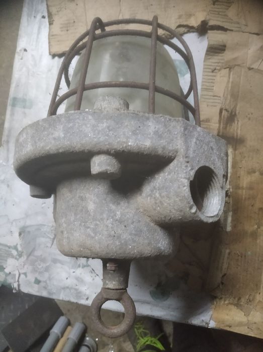 Lampa wisząca z epoki