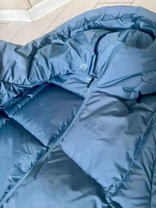 Продам пуховик жіночий Jack Wolfskin стан нового р42-44