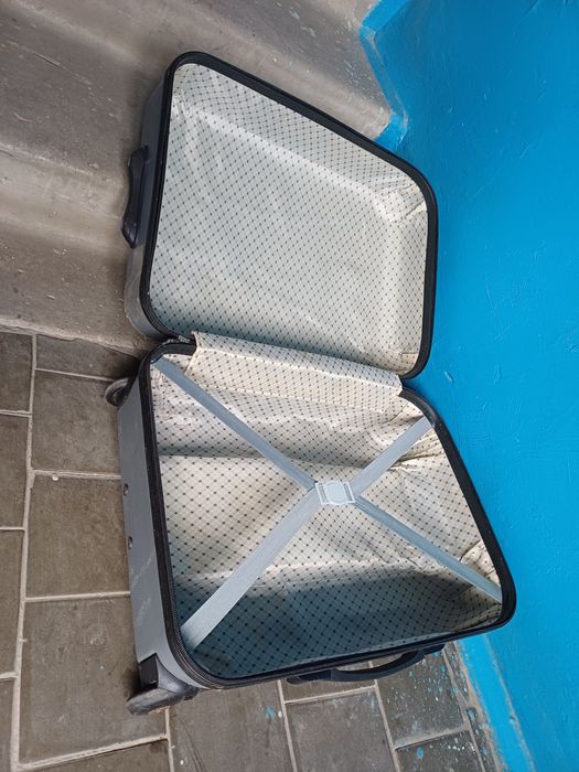 Чемодан на колесиках 53*37 см