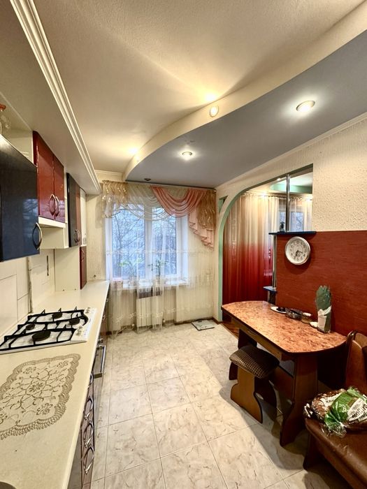 Вул.Ю.Коваленка ( колишня Конєва-Велмарт)