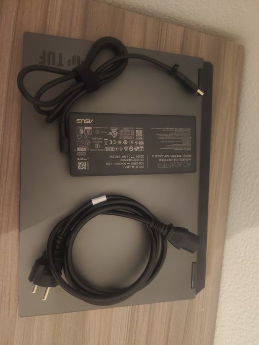 Notebook ASUS + Monitor AOC