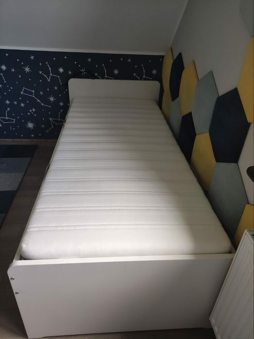 Sprzedam  łóżko IKEA  + materac MALVIC