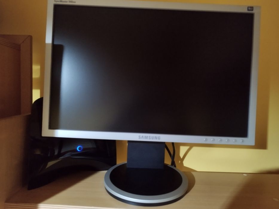 Samsung Monitor + Computer Tower64730212943745121