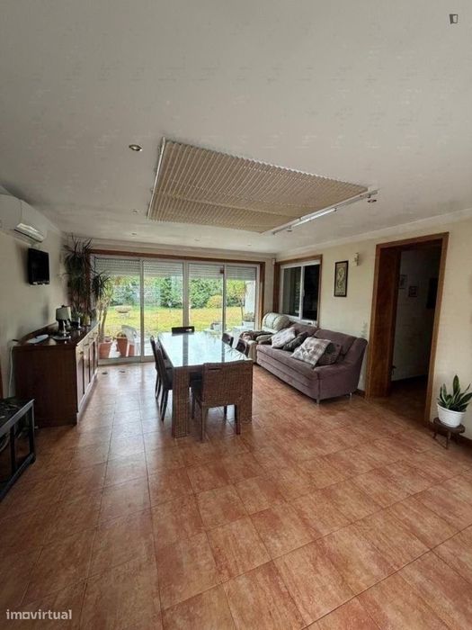 Quarto - localizado em Oliveira do Douro Porto