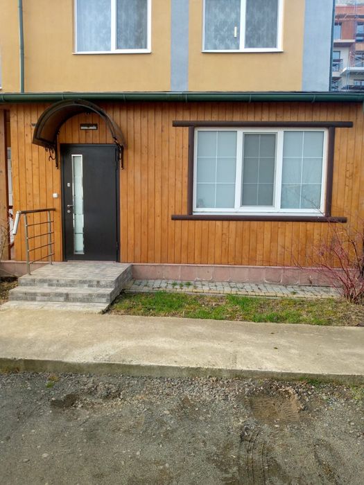 Квартира з газом, поруч Ужгород 200 мерів, термальні басейни.