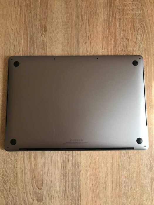 MacBook Pro 15" 2016 i7 2.6 GHz / 16GB RAM / Touch Bar—Мощный и надёжный