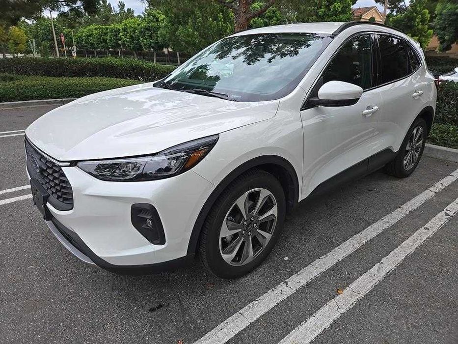 Ford Escape Hybrid Platinum 2025 — почти новый гибрид