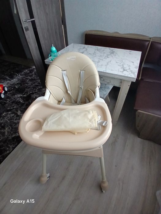 Стілець для годування KidSmile 4 в 1 з колесами, бежевий дитячий стіль