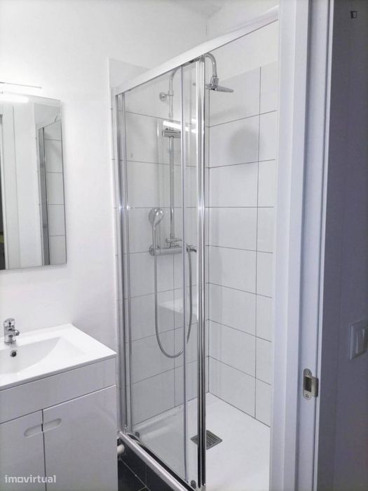 Quarto - localizado em Arroios Lisbon