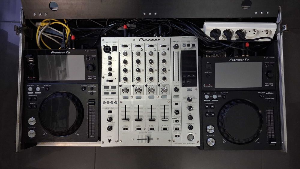 mikser DJ PIONEER DJM 850 2X ODTWARZACZ PIONEER XDJ 700 etui komplet