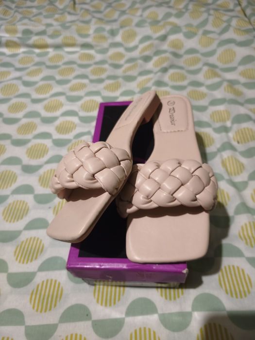 Chinelos rosa novos NR 38