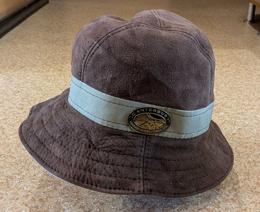 Женская шапка из овчины Canterbury Leather International