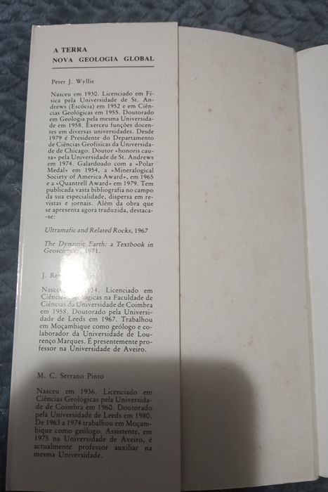 Livro universitário "A Terra"