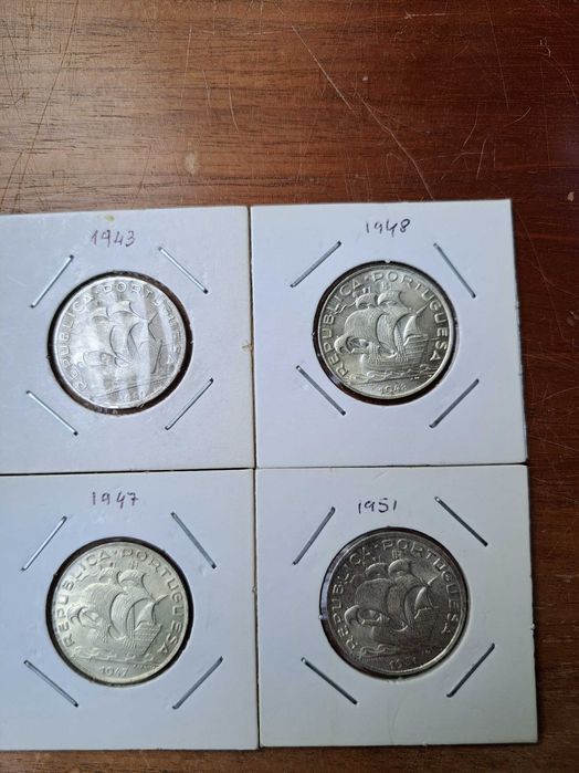 Moedas de 2$50 e 5$00 em prata