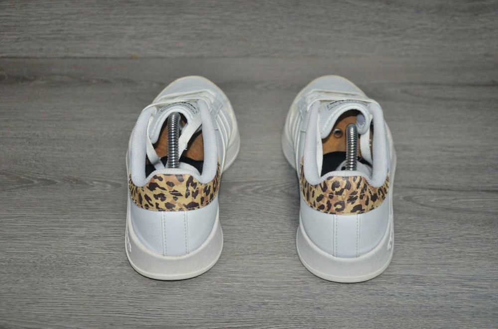 Продам кросівки Фірма Adidas Breaknet Sneakers.